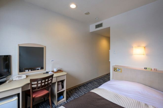 Desk, free WiFi, bed sheets