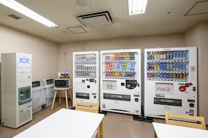 ตู้ขายสินค้าแบบหยอดเหรียญ