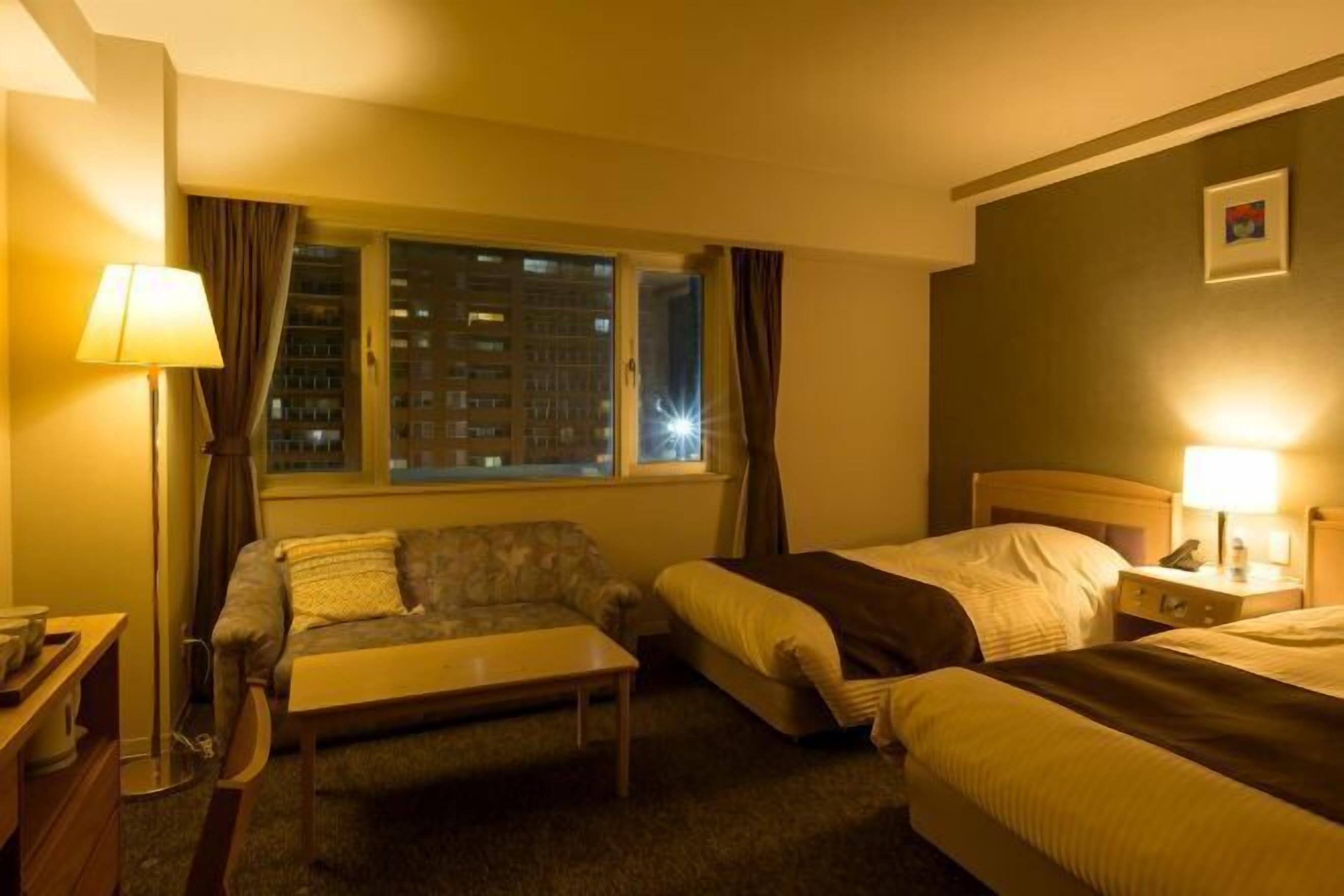 書桌、免費無線上網、床單