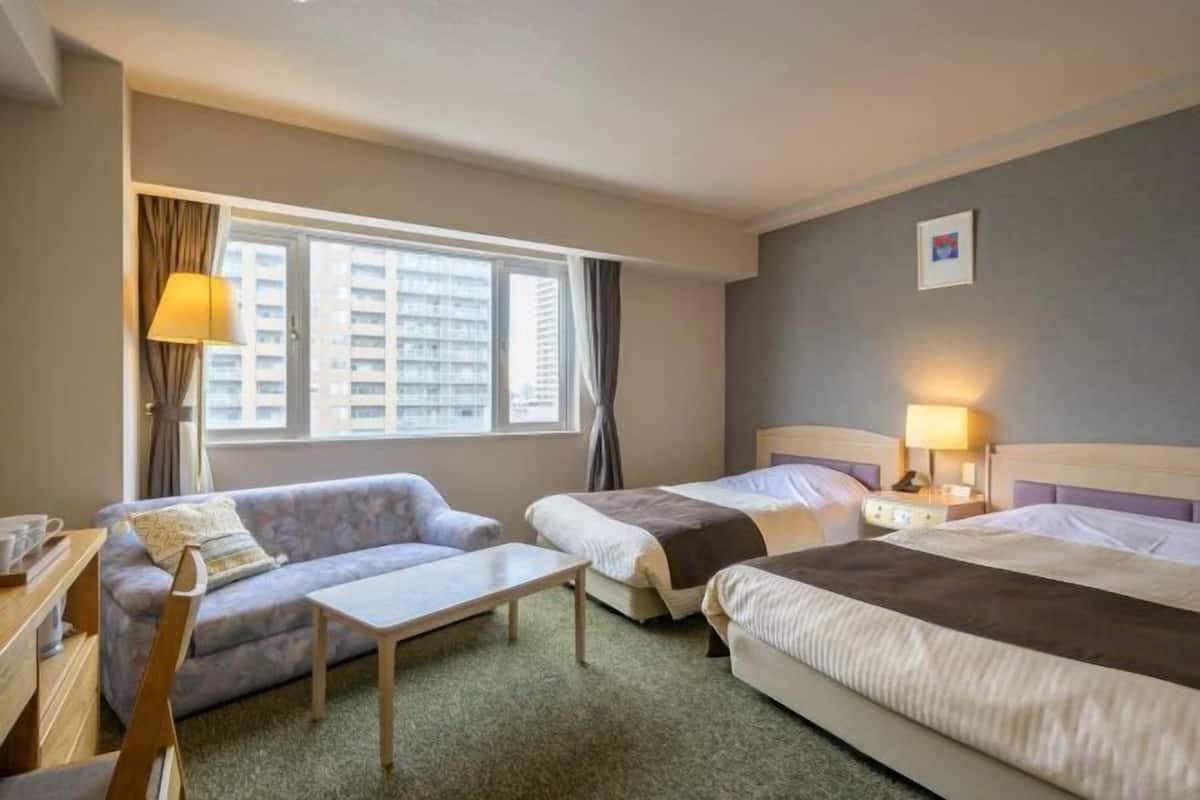 Escriptori, wifi gratuïta i roba de llit