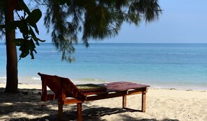 Beach nearby, white sand, sun-loungers, snorkelling