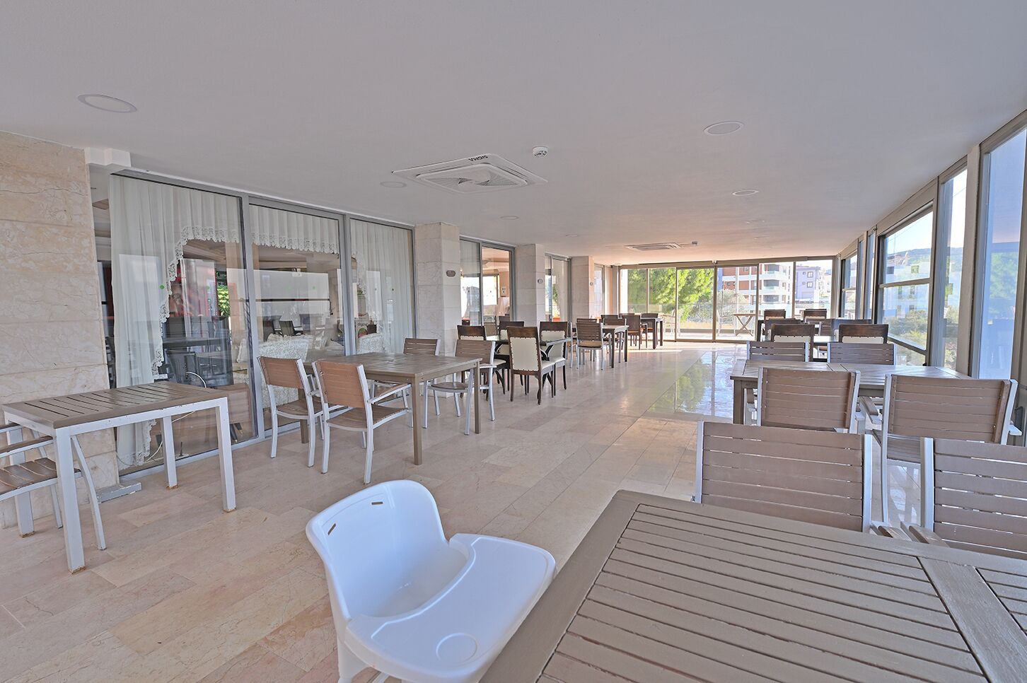 Free daily full breakfast