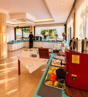 Petit déjeuner complet compris tous les jours