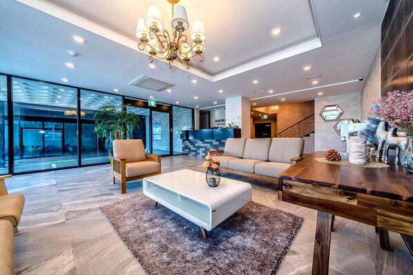 Lobby sitting area - Jungmoon J Hill & City Hotel (Seogwipo)