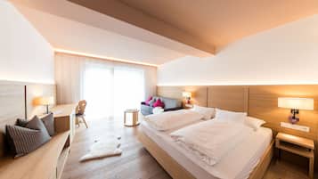 Premium bedding, down comforters, minibar, in-room safe