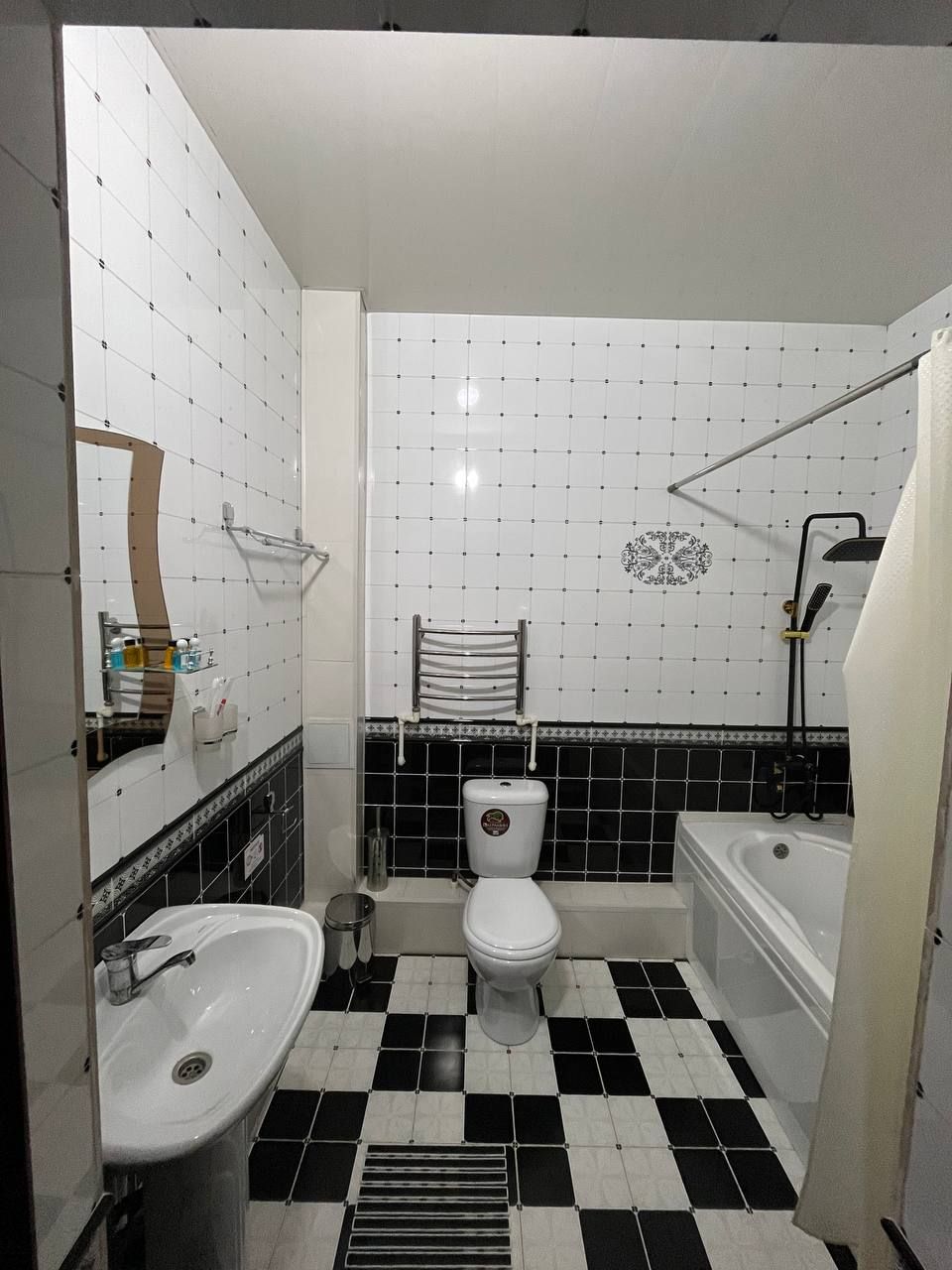 A bathroom with a toilet, sink, and bathtub.