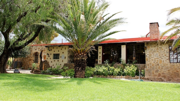 Vista frontal de la propiedad