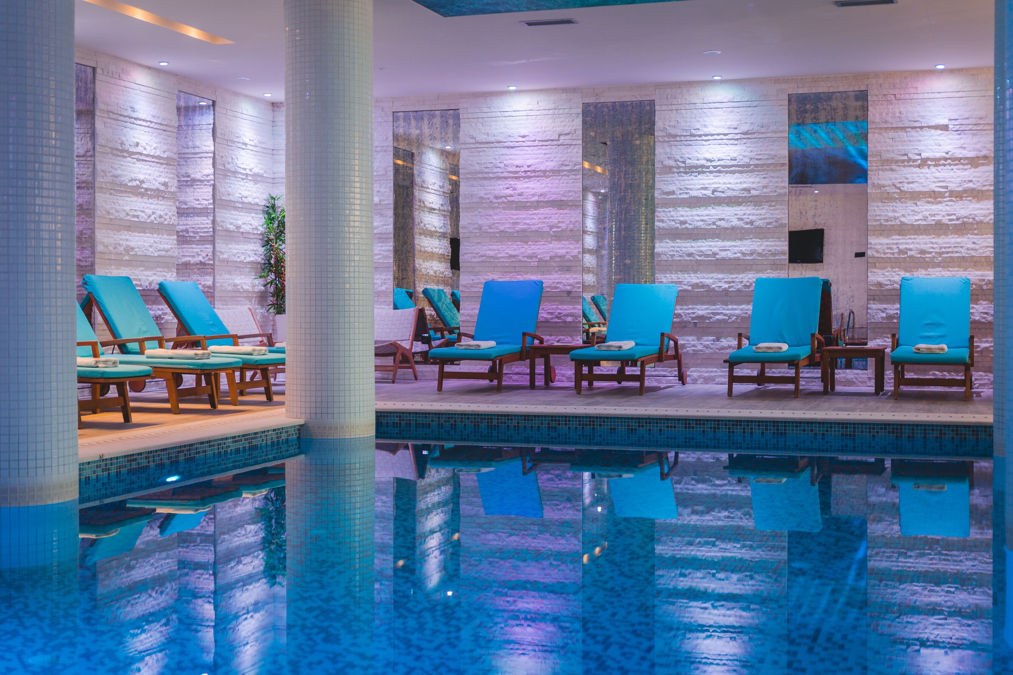 2 indoor pools, pool loungers