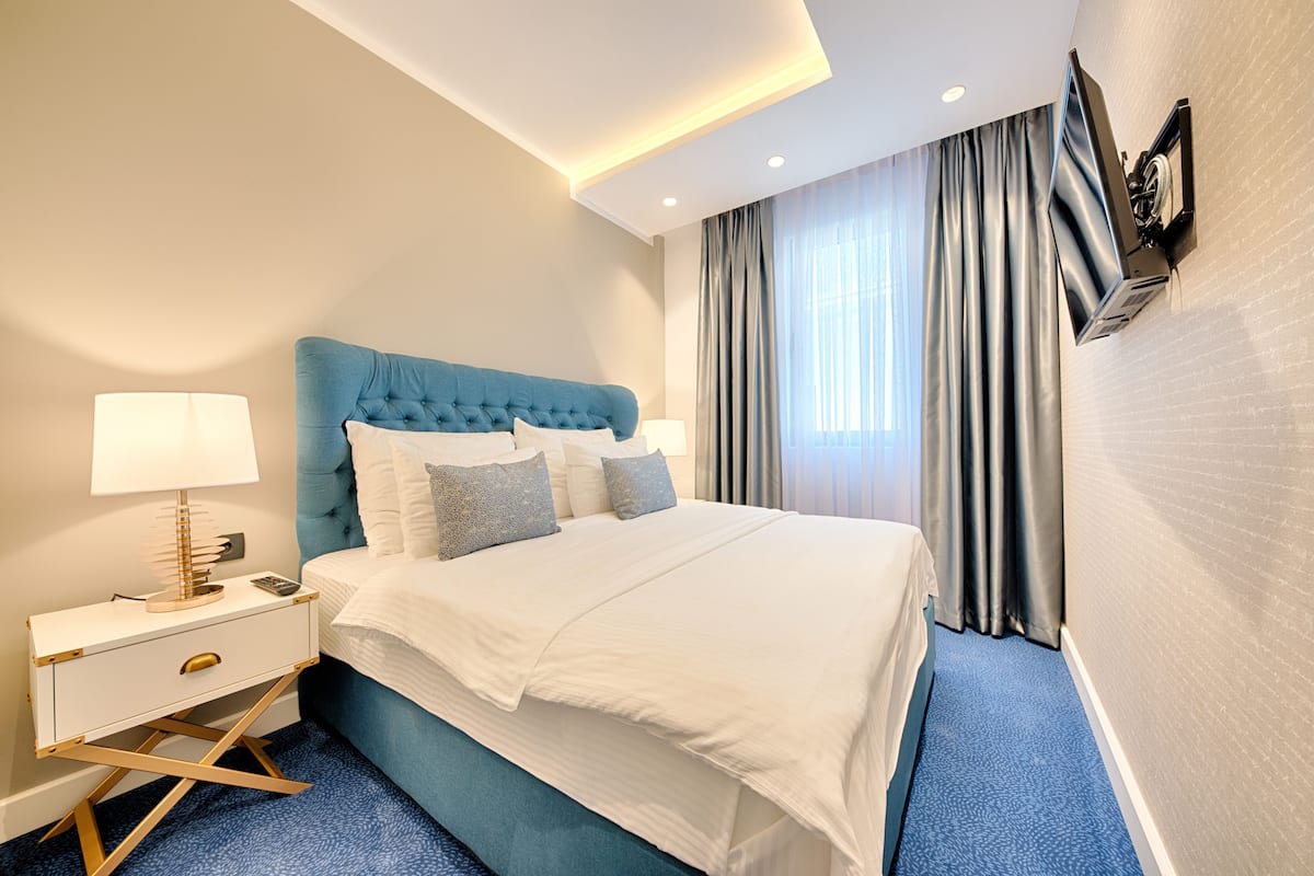 Apartamento, 3 habitaciones | Ropa de cama de alta calidad y edredones de plumas