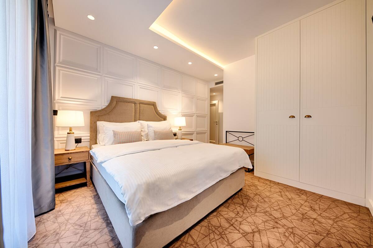 apartment, 3 bedrooms | premium bedding, down duvets, memory-foam beds, minibar