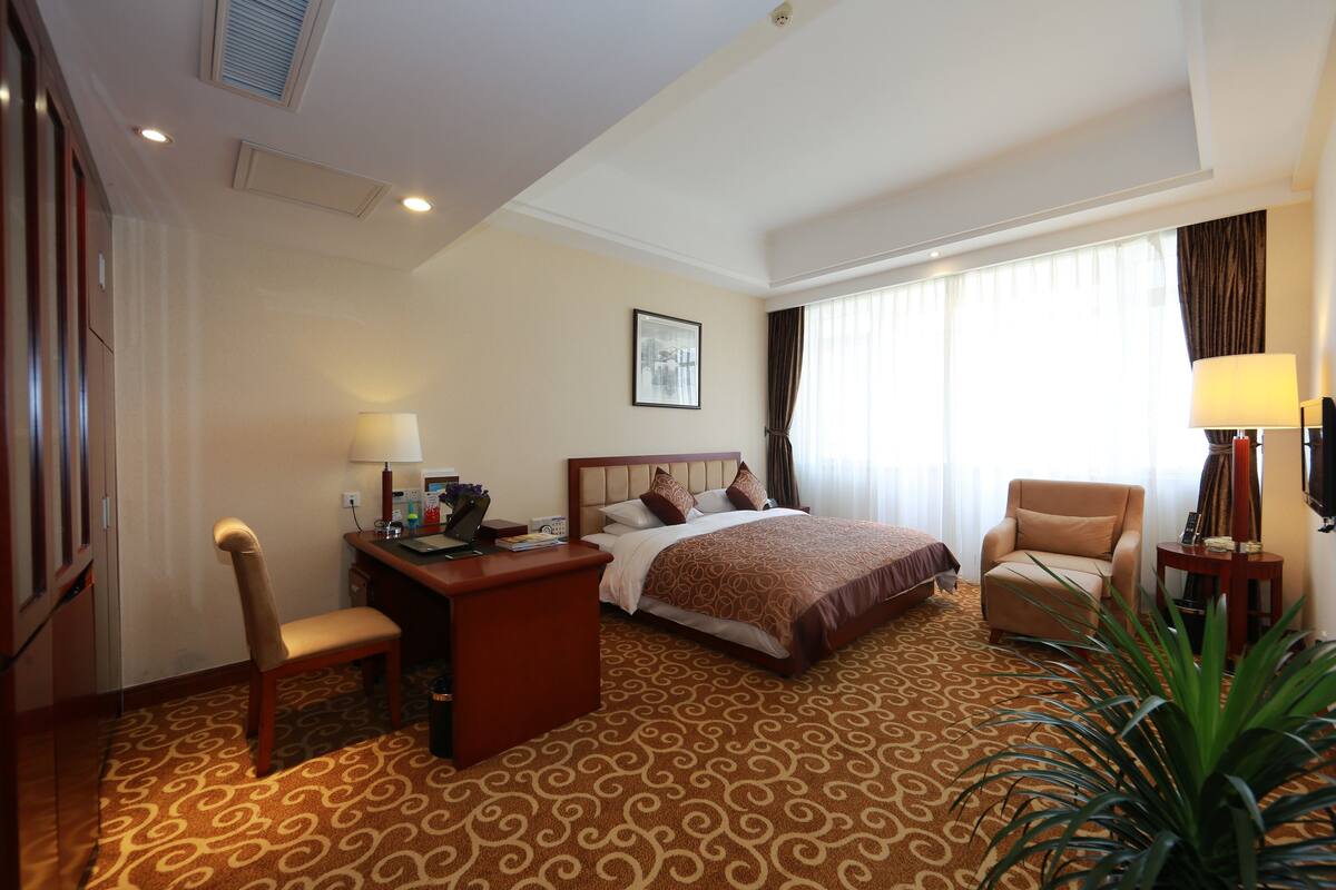 Deluxe Suite