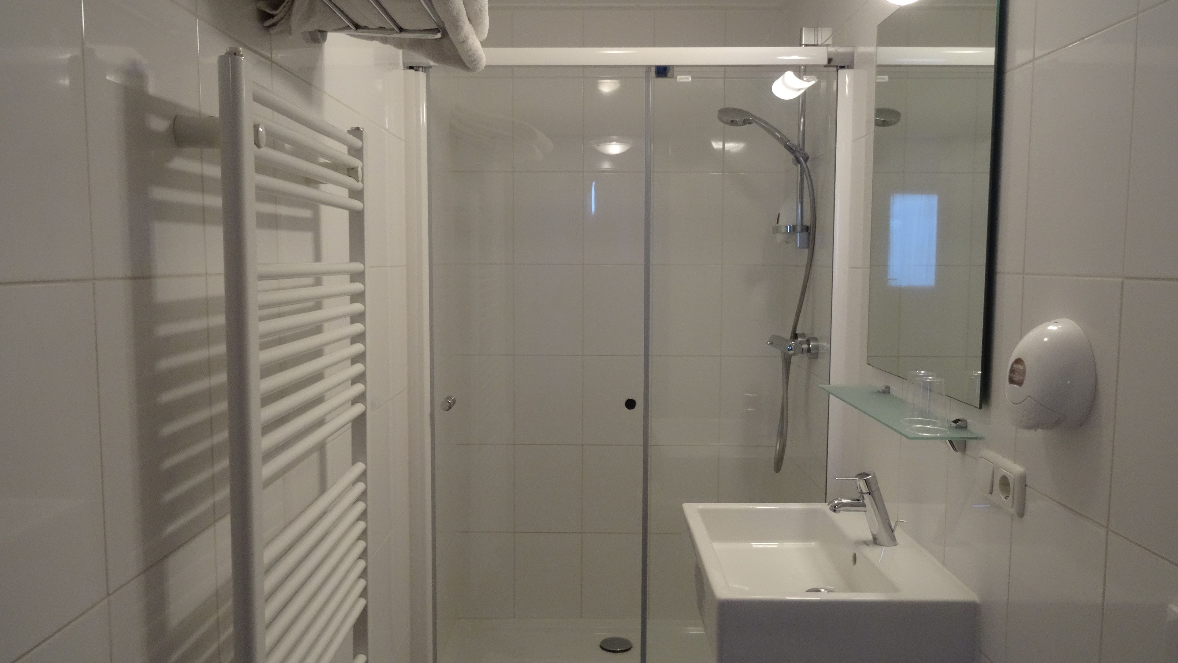 free toiletries, towels