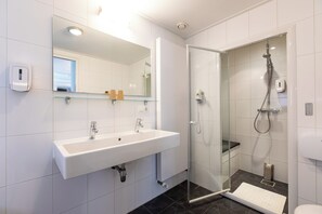 Bathroom - Hotel Café Restaurant De Posthoorn (Dokkum)