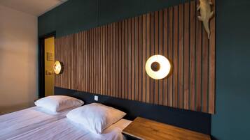 Quarto família | Escrivaninha, Wi-Fi de cortesia, roupa de cama