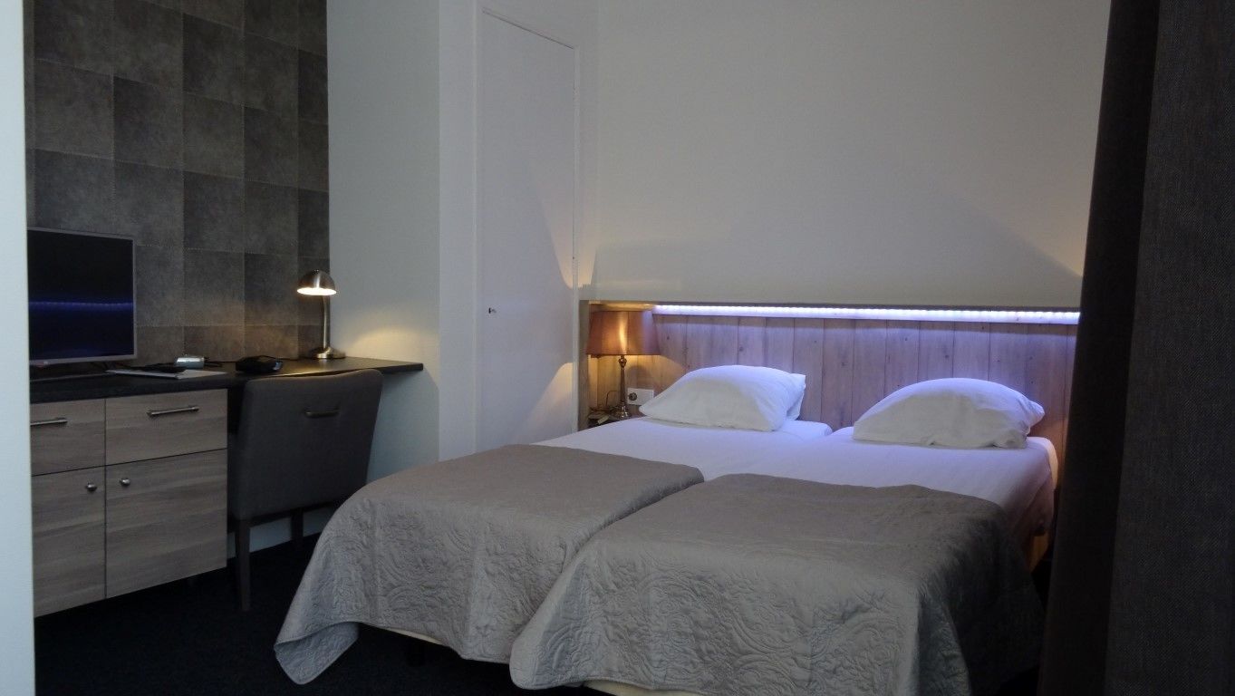 Double Room | Desk, free WiFi, bed sheets