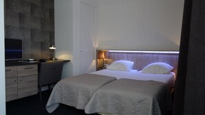 Tweepersoonskamer | Een bureau, gratis wifi, beddengoed