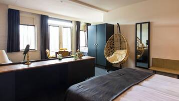 Desk, free WiFi, bed sheets