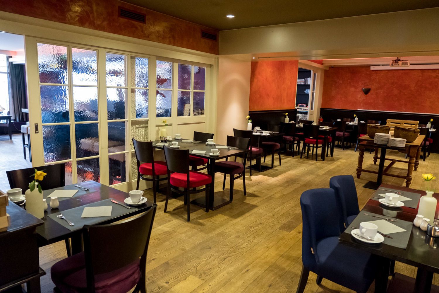 Petit déjeuner buffet (14.50 EUR par personne)