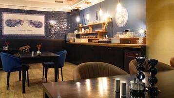 TĂ€gliches FrĂŒhstĂŒcksbuffet (14.50 EUR pro Person)