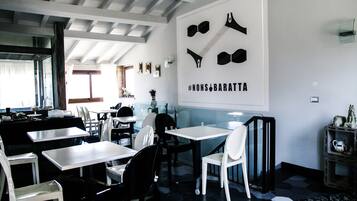 Bar (in der Unterkunft)
