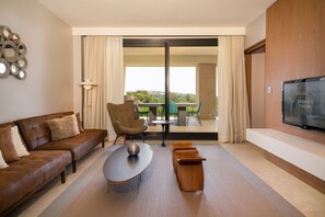 Suite Oasis | Down duvets, minibar, in-room safe, desk