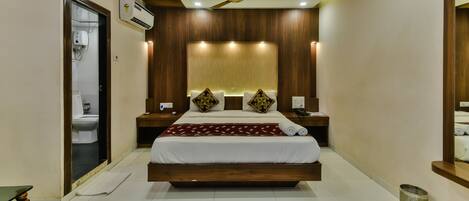 Deluxe Double Room, 1 Bedroom | Rollaway beds, free WiFi