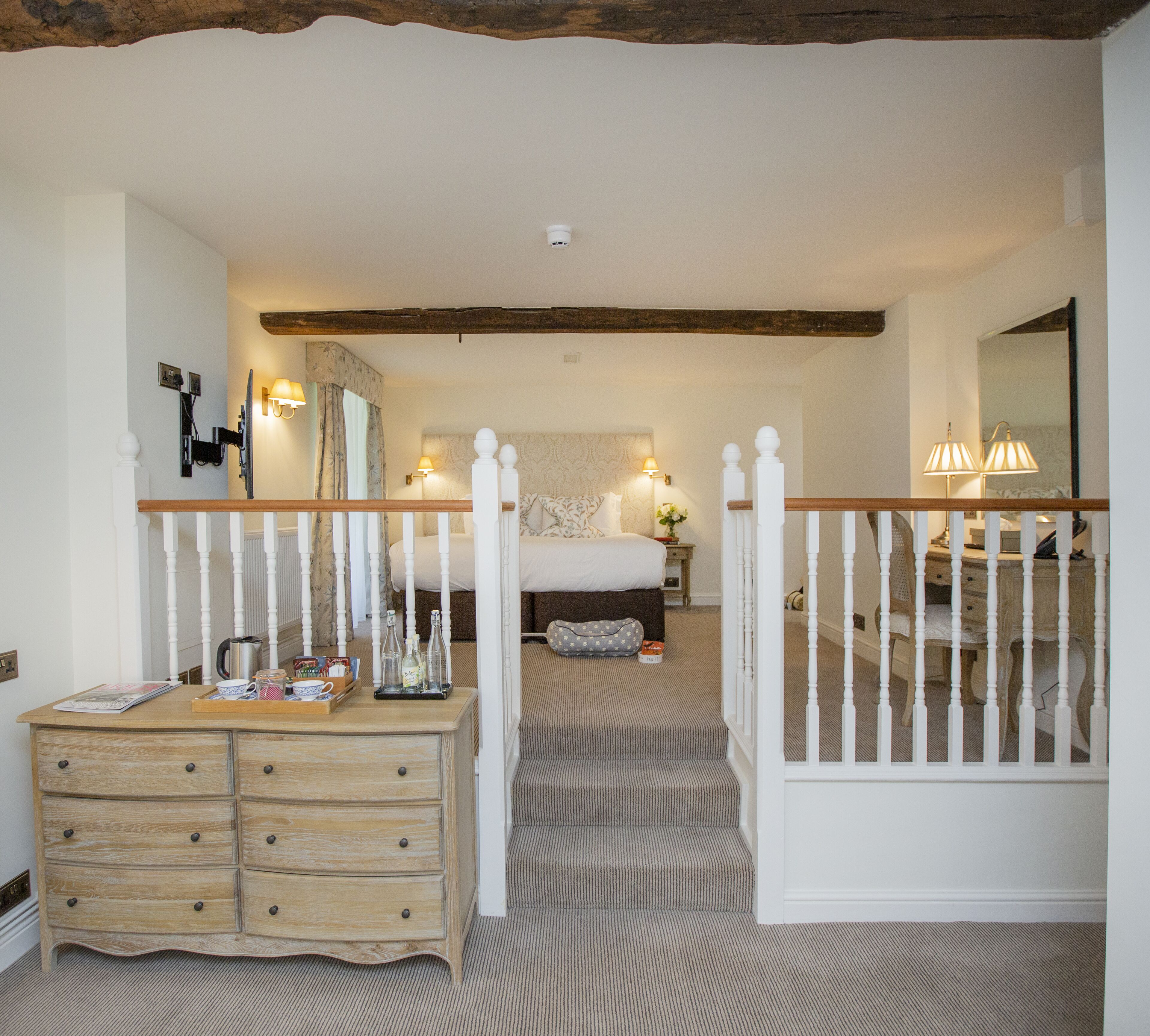 superior double room | living area | flat-screen tv