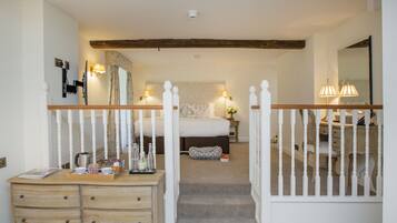 高级双人房 | 起居区 | 平板电视