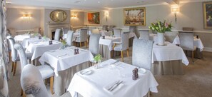 Free daily cooked-to-order breakfast 