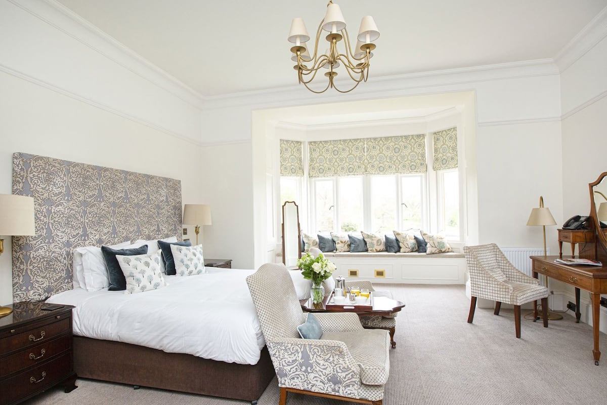 Premium bedding, in-room safe, individually decorated