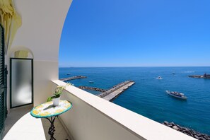 Superior Double Room, Sea View | Terrace/patio - Vista D'Amalfi (Amalfi)