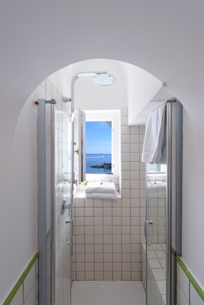 Superior Double Room, Sea View | Bathroom | Shower, rainfall showerhead, hair dryer, bidet