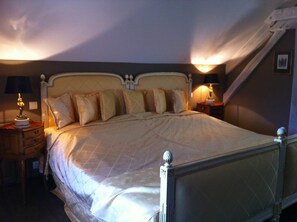 Premium bedding, in-room safe, soundproofing, iron/ironing board - Chateau du Mesnil (La Vieille-Lyre)