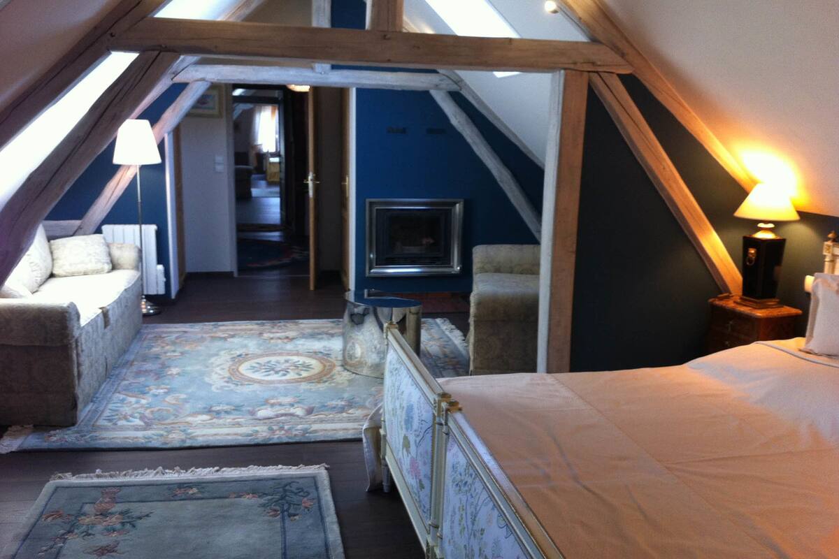 Junior suite, bijgebouw | Luxe beddengoed, een kluis op de kamer, geluiddichte muren