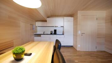 Appartement, 2 chambres (Apartment Kenzele - 80⏠Cleaning Fee) | Coin séjour | Télévision à écran plat de 30 pouces avec chaßnes par satellite