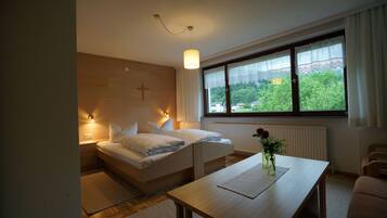 Double Room, Balcony | Desk, free WiFi, bed sheets