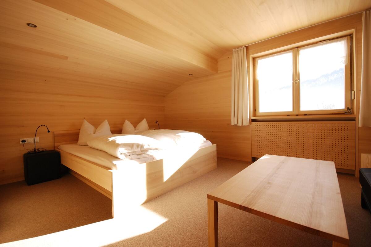 Down duvets, desk, free cots/infant beds, free WiFi