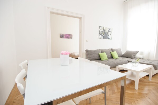 Apartment, 2 Bedrooms (+30€ Cleaning Fee) | Living room
