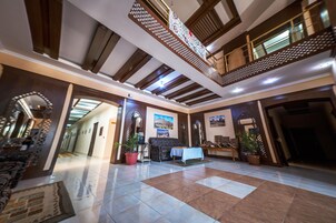 Standard Twin Room | Bathroom | Free toiletries, hair dryer, slippers, towels