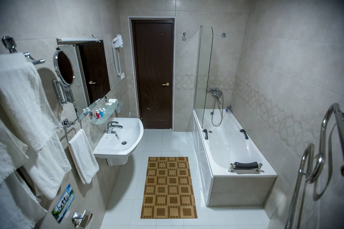 deluxe double room | bathroom | free toiletries, hair dryer, slippers, towels
