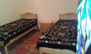 1 habitación, caja de seguridad en la habitación y escritorio 