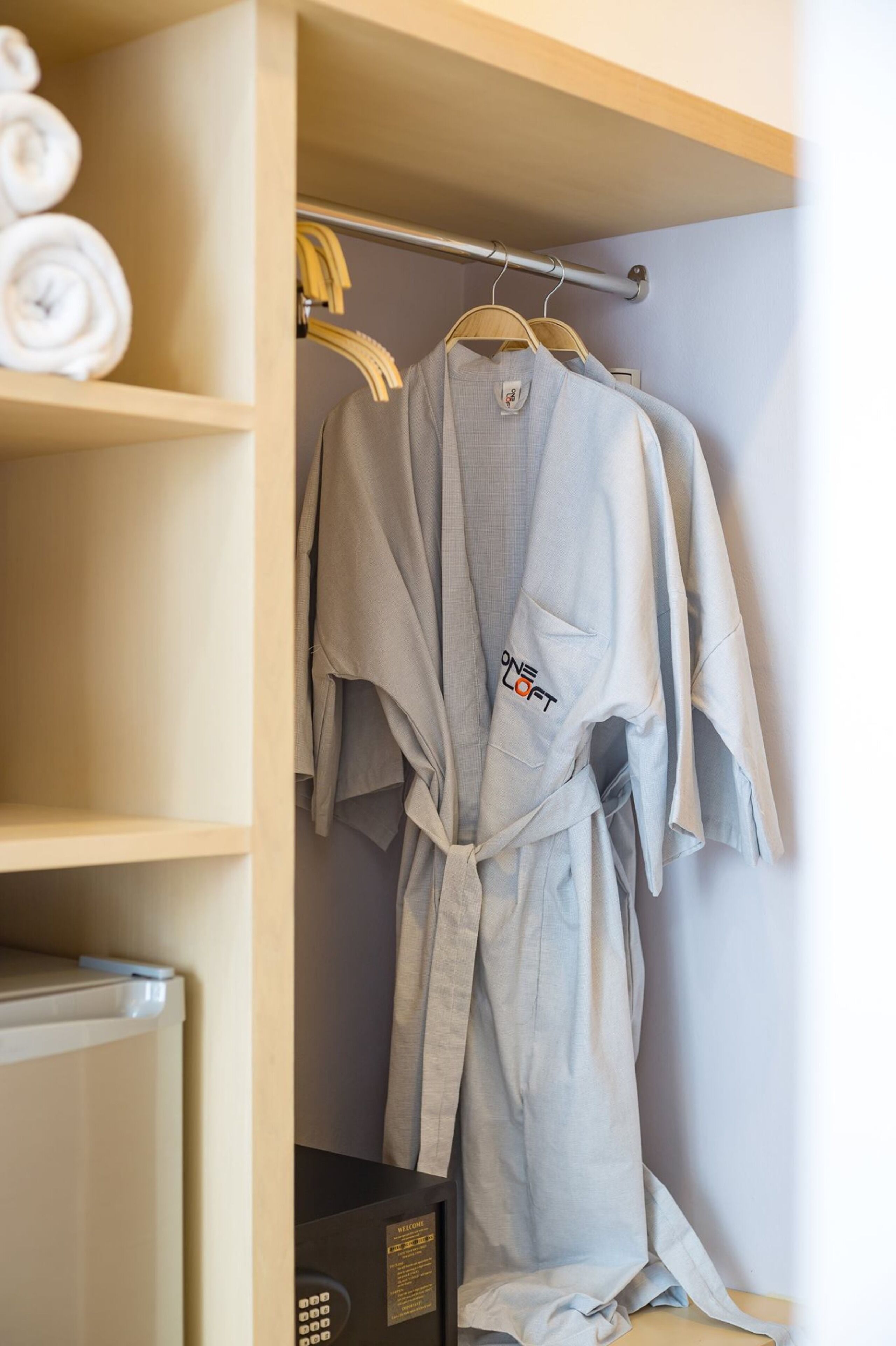 deluxe room | wardrobe