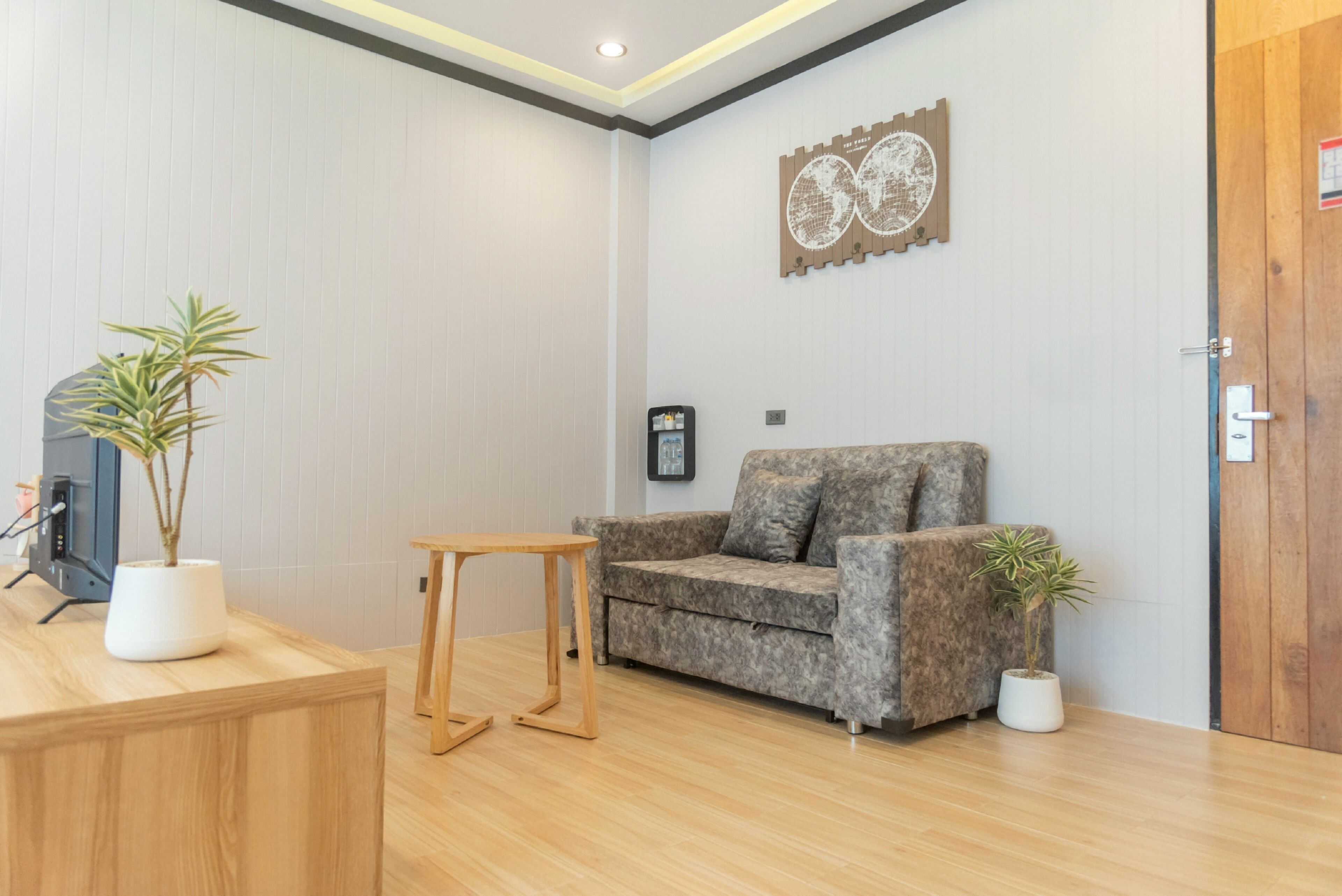 grand deluxe room | living area | flat-screen tv, dvd player