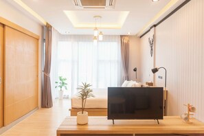 Grand Deluxe Room | Minibar, in-room safe, desk, free cribs/infant beds - Oneloft Hotel (Karon)