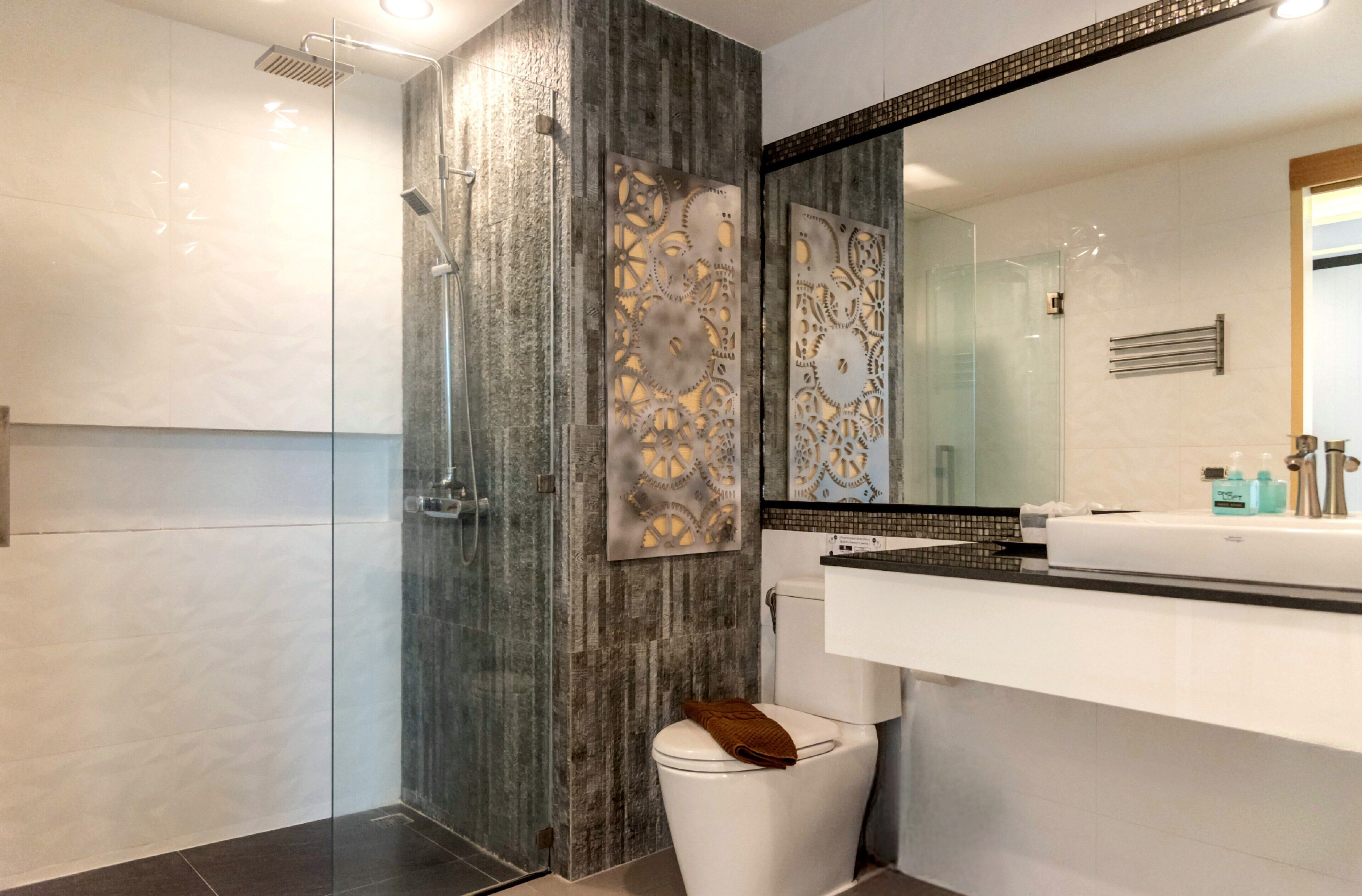 grand deluxe room | bathroom | shower, rainfall showerhead, free toiletries, hair dryer