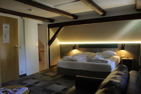 Apartment | Down comforters, desk, cribs/infant beds, free WiFi