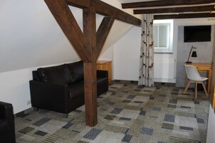 Apartment | Daunenbettdecken, Schreibtisch, Babybetten, kostenloses WLAN