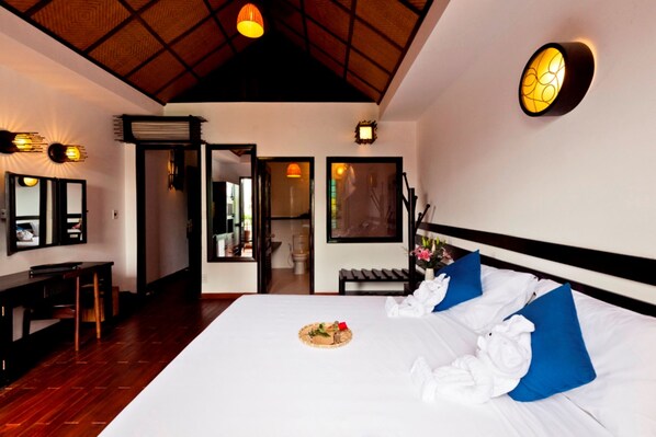 Minibar, Zimmersafe, Schreibtisch, kostenloses WLAN