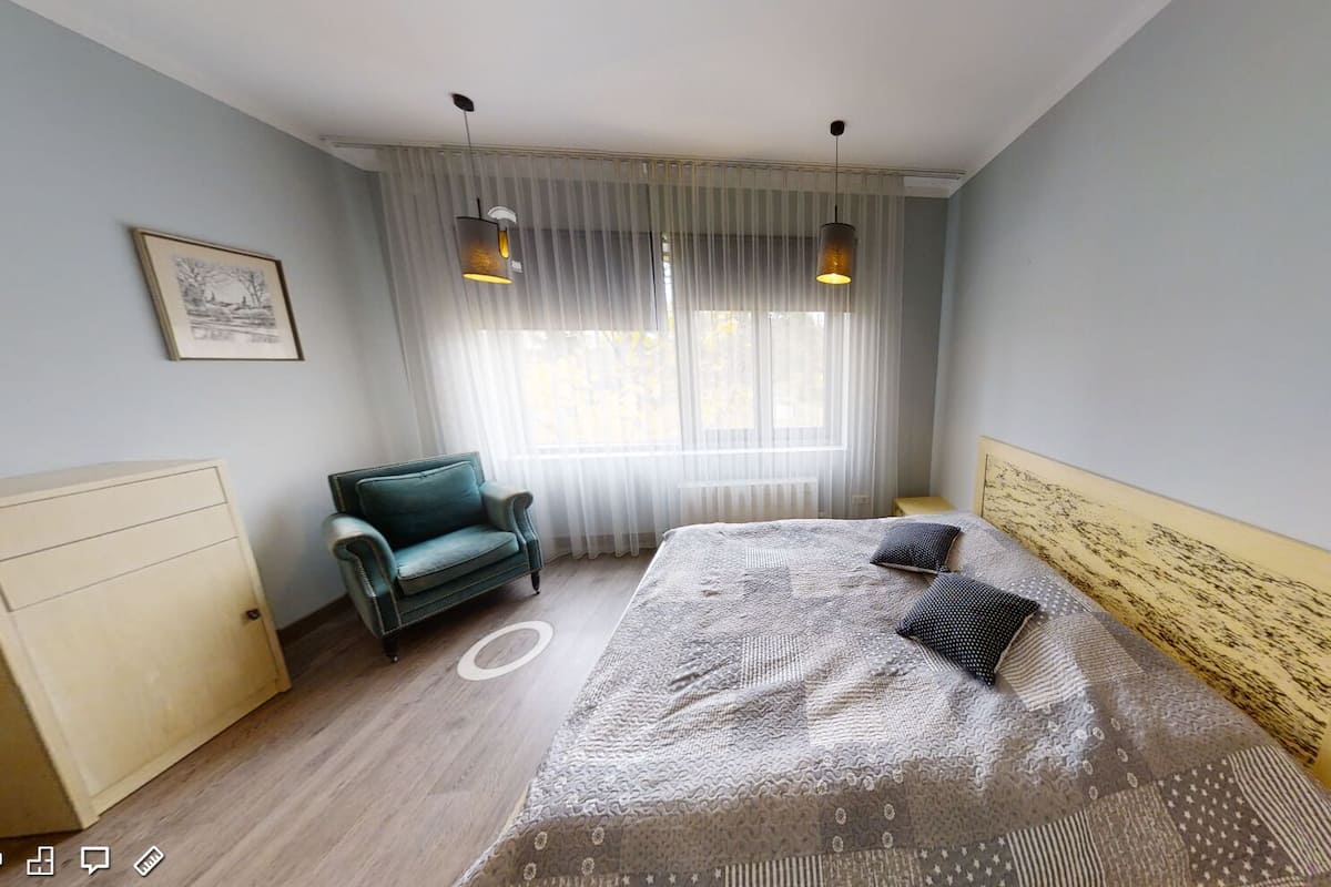 Club appartement | 1 slaapkamer, geluiddichte muren, een strijkplank/strijkijzer