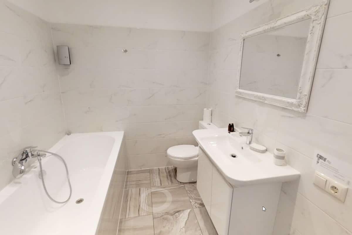 Superior appartement | Badkamer | Gratis toiletartikelen, een haardroger, pantoffels, handdoeken